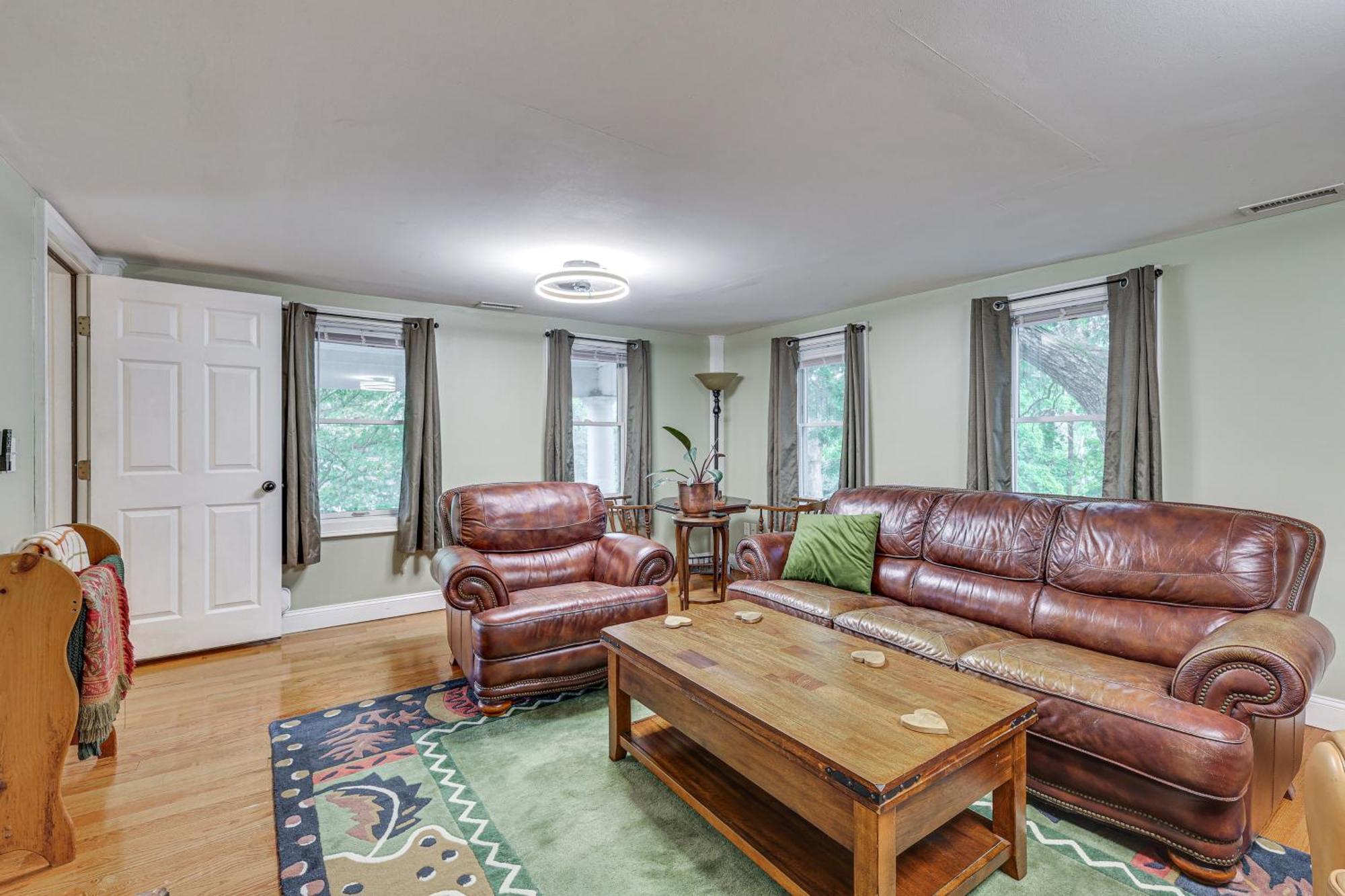 Quintessential New England Home With Patio And Grill! Putnam Exterior foto