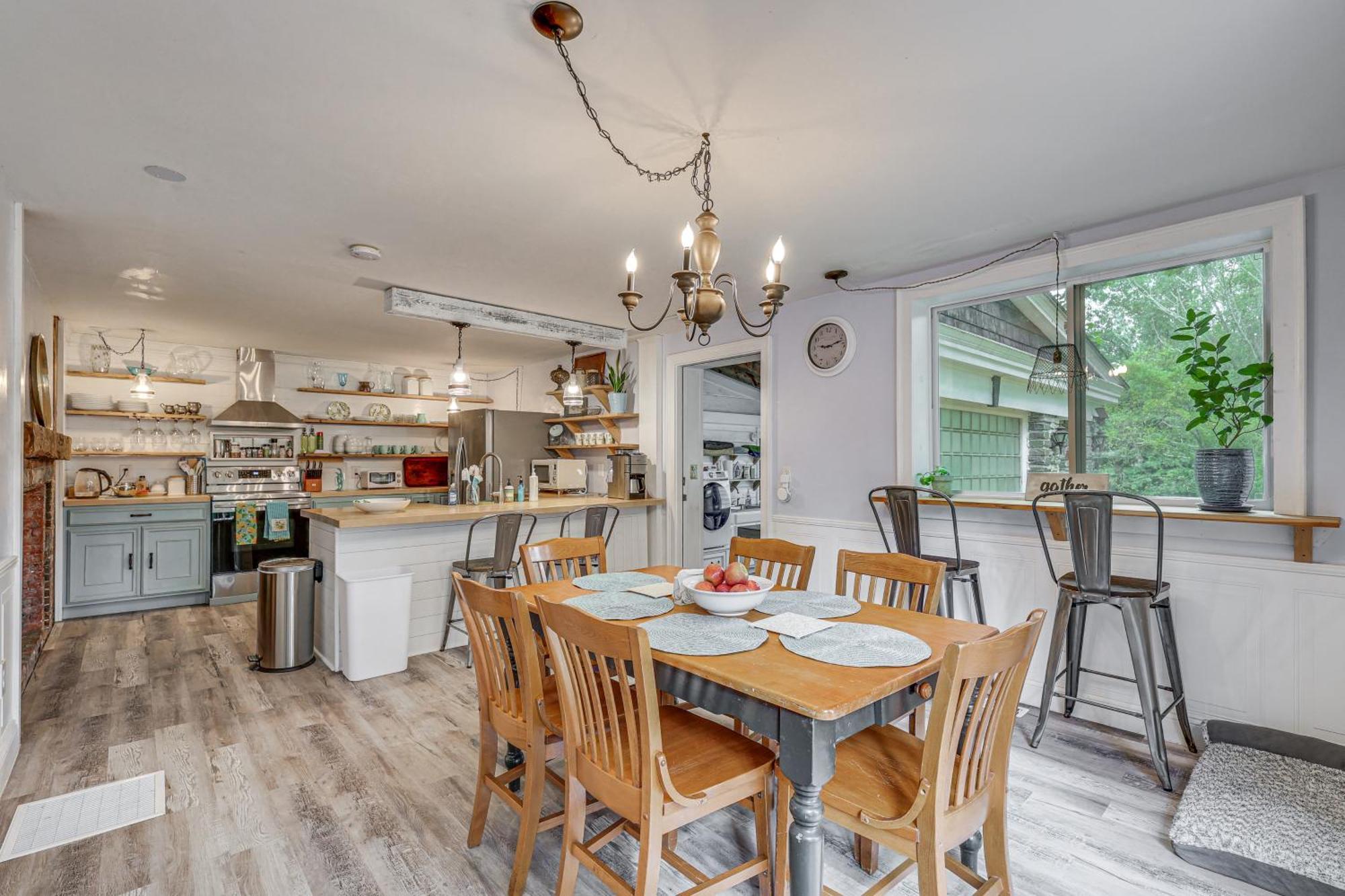 Quintessential New England Home With Patio And Grill! Putnam Exterior foto