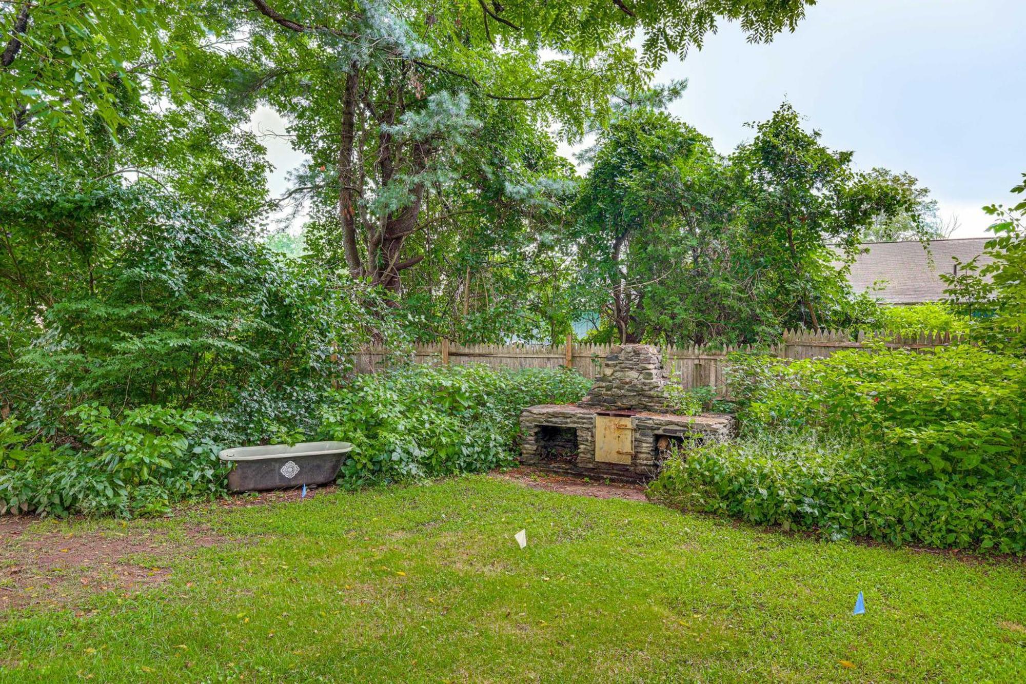 Quintessential New England Home With Patio And Grill! Putnam Exterior foto