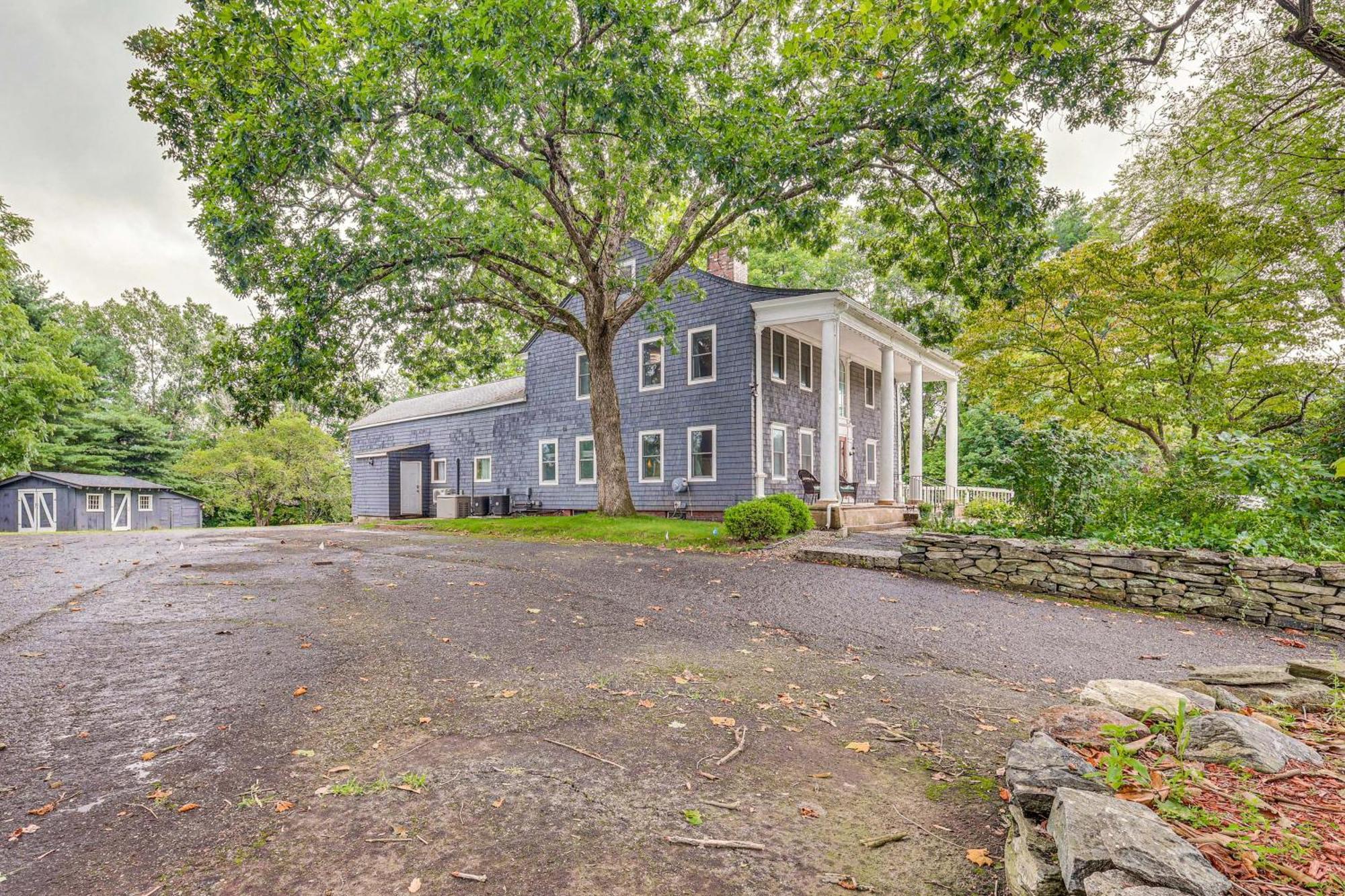 Quintessential New England Home With Patio And Grill! Putnam Exterior foto